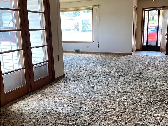 4th image of 407 E 2nd Ave