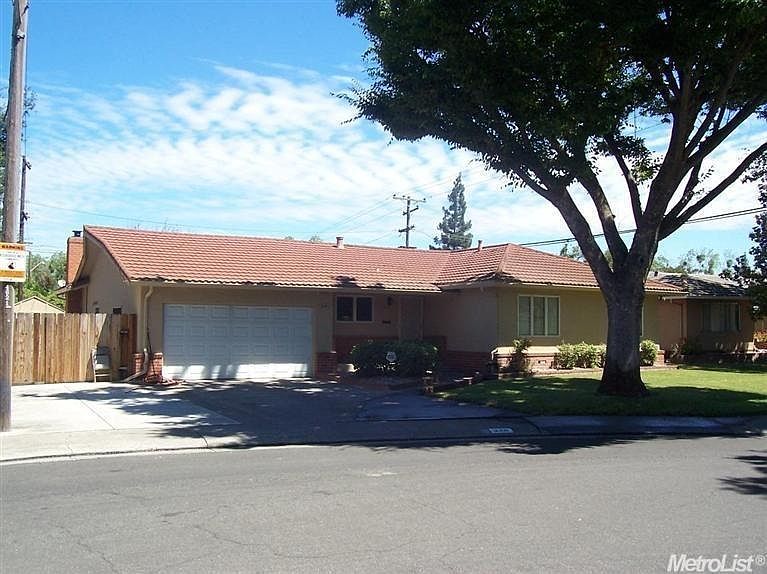 1st image of 229 E Canterbury Dr