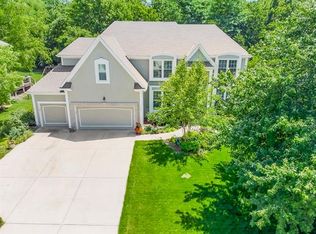 7403 Cottonwood St, Shawnee, KS 66216