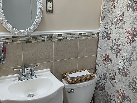1st floor bath