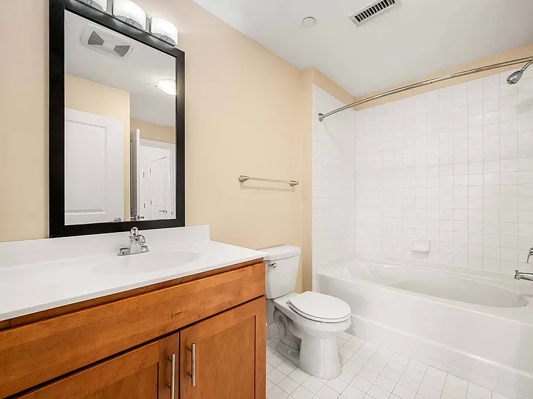 588 Wellington Sq — Photo 13