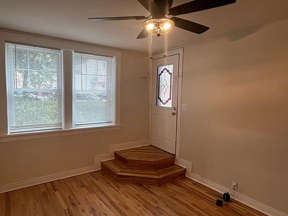 3rd image of 1021 W Newport Ave