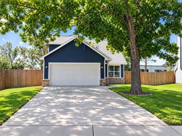 715 Seydler St, East Bernard, TX 77435