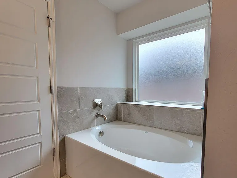 4705 Apatite Bluff Dr — Photo 37