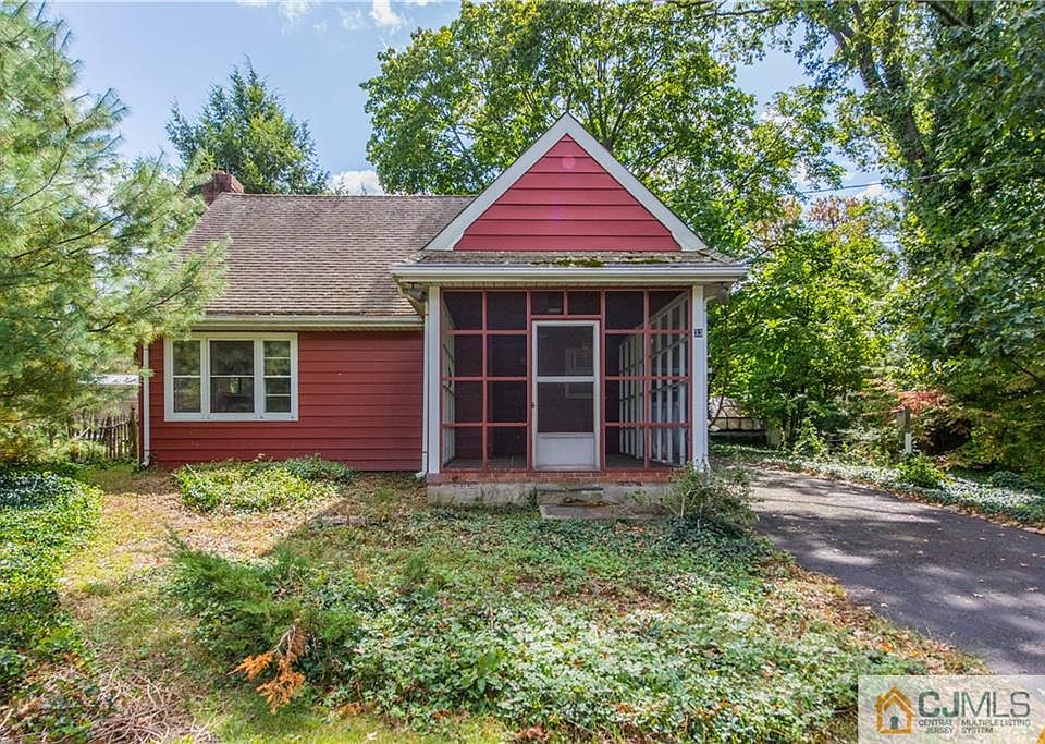 1st image of 33 Lakeside Dr S