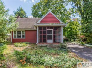 33 Lakeside Dr S, Piscataway, NJ 08854