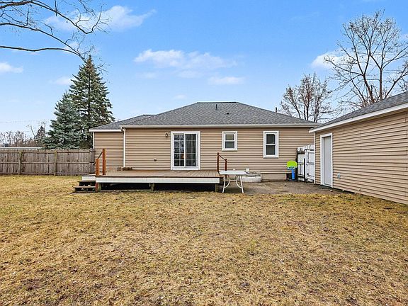 3rd image of 1053 E Byron Rd