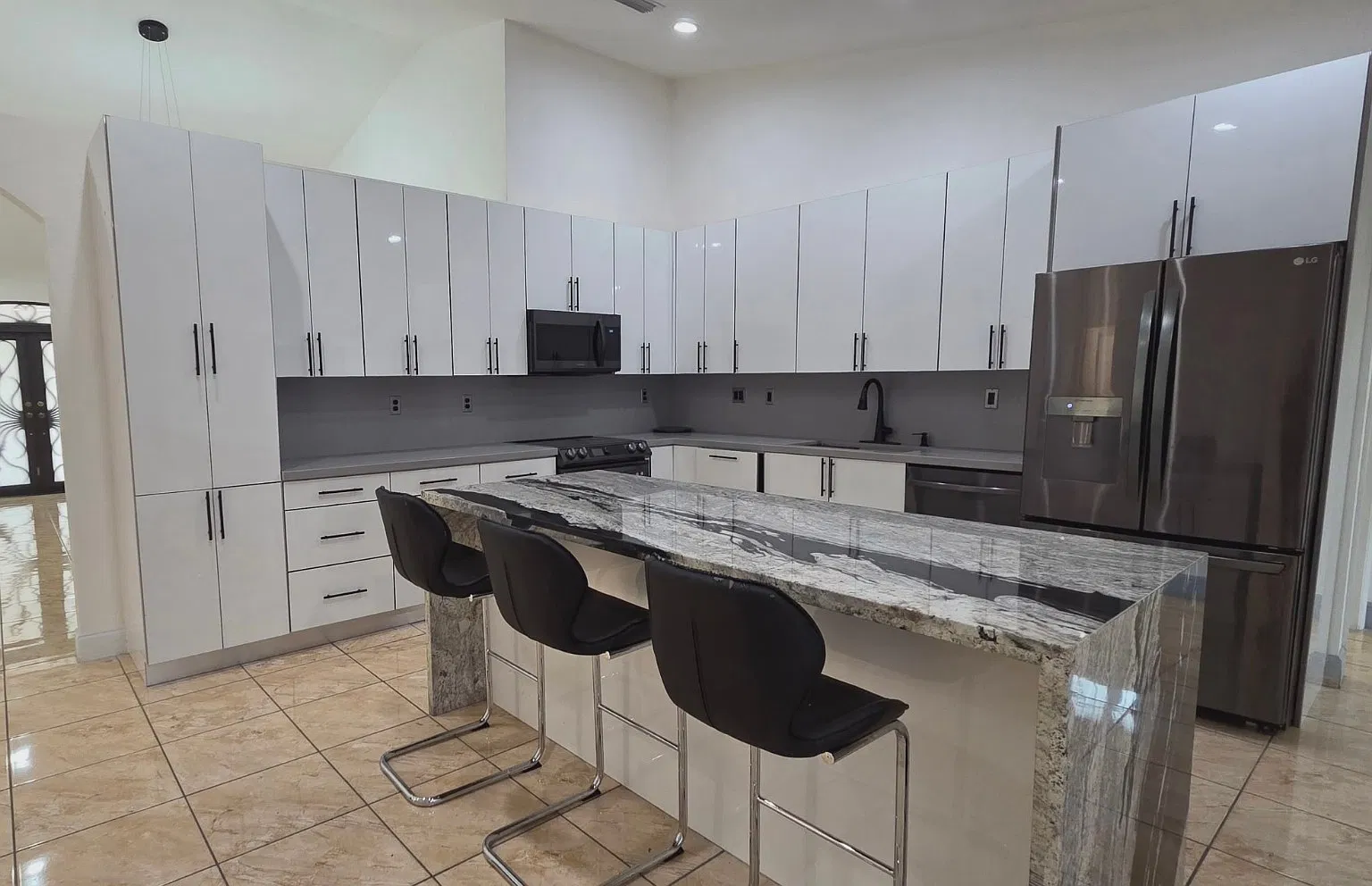 4 bed, 2492 sqft, $5,500 — Photo 4
