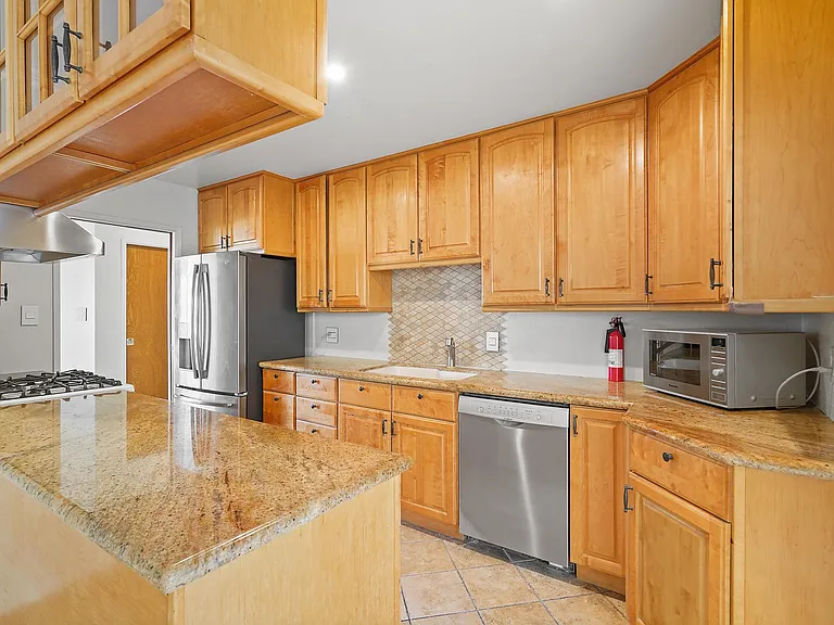 2611 Ponce Ave — Photo 12