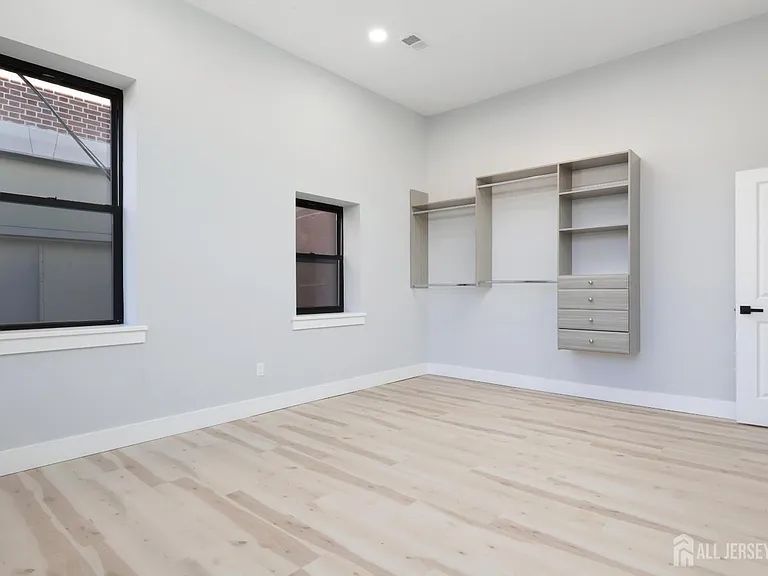 365 George St #1 — Photo 15
