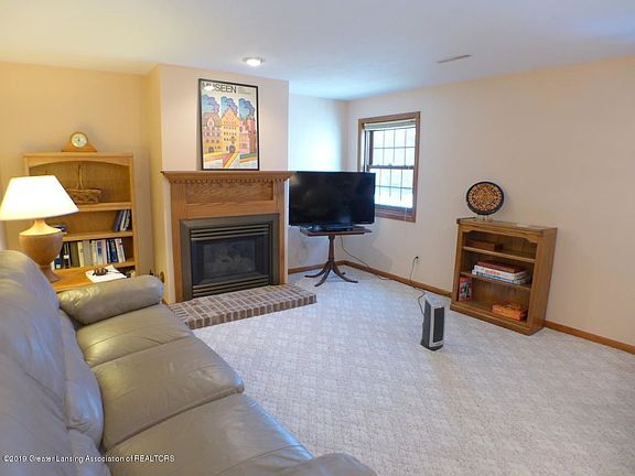 5th image of 4179 Meadowdale Dr
