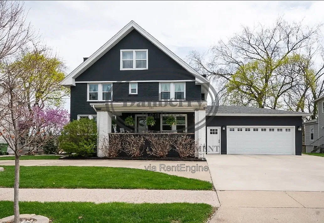 5 bed, 2.5 bath, 2793 sqft, $3,200 — Photo 1