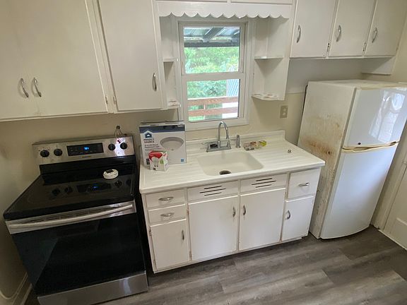 5th image of 204 Clay St SW