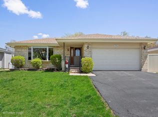 7061 Foster Rd, Downers Grove, IL 60516