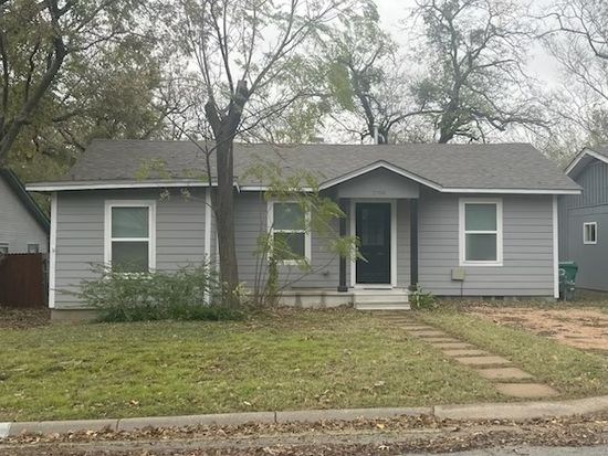 2704 Bolivar St, Denton, TX 76201