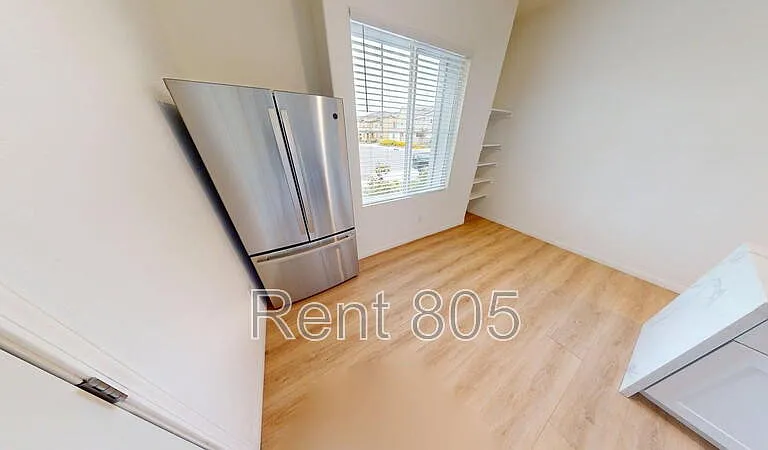 525 Eureka Dr — Photo 9
