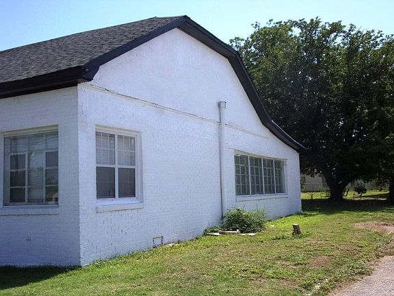 3rd image of 1102 Hillcrest Dr