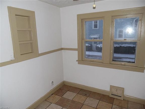 4th image of 18731 Pasnow Ave