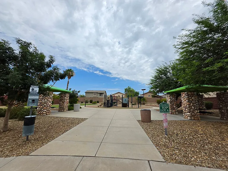 7805 S 48th Ln — Photo 35