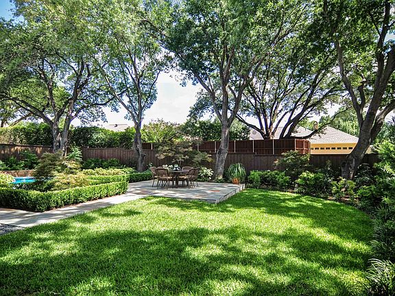 Set143-BackYard.jpg