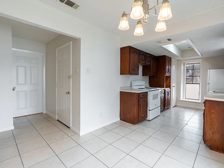 5417 Knollridge Dr — Photo 4