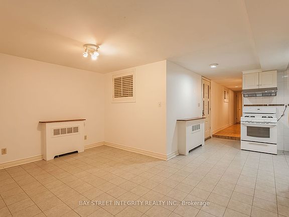 3rd image of 261 Markham St #B