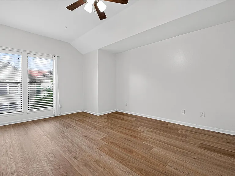 5410 Rose St — Photo 34