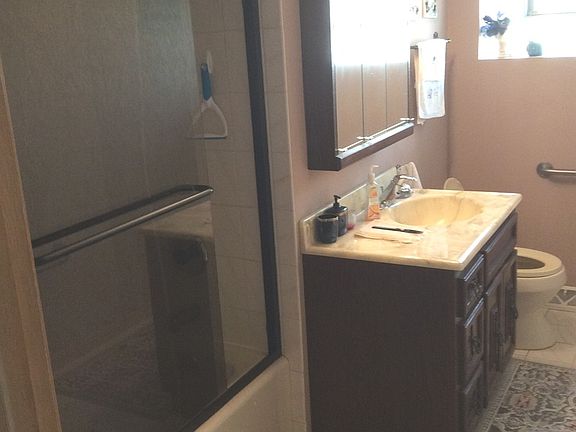 4th image of 906 E 165th St