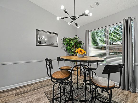 4th image of 1541 Clifton Downs Dr SE