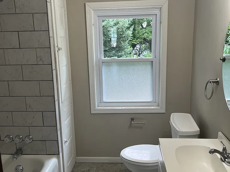 1218 N Limestone St — Photo 5