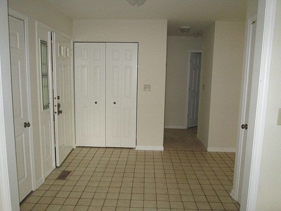 4th image of 910 Kilkenny Dr
