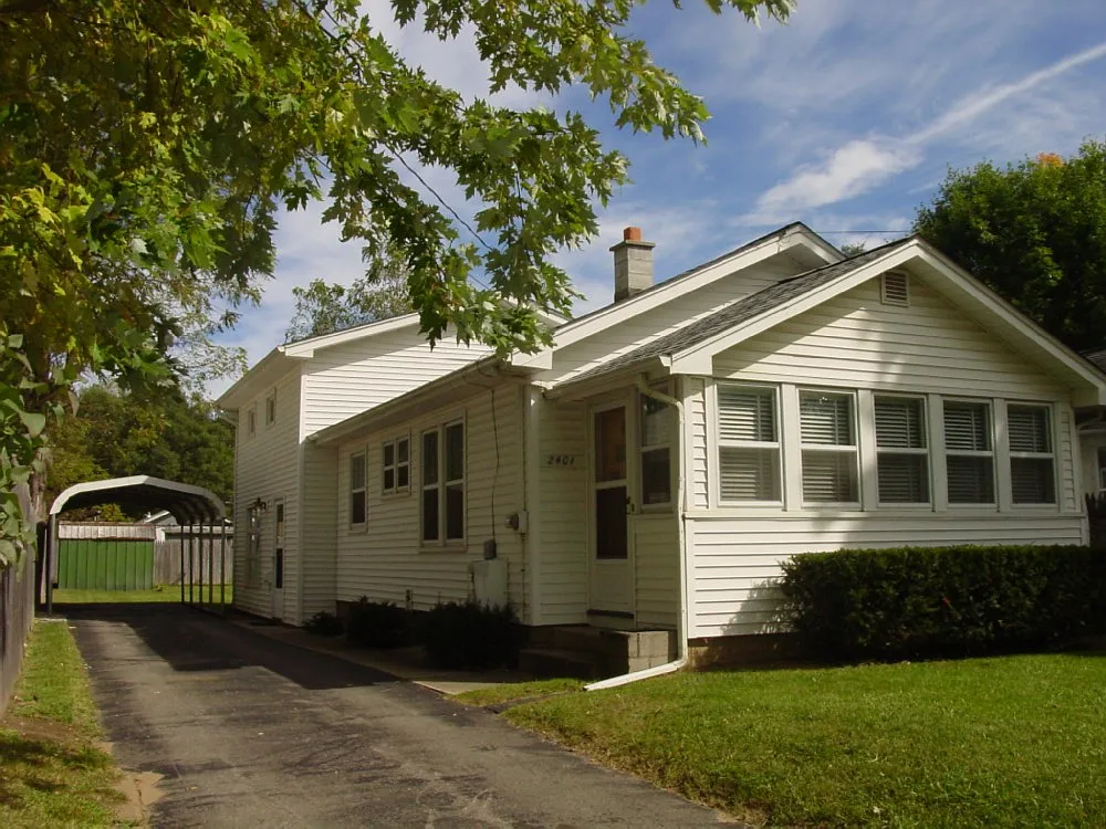 2401 Crest Ave photo 1