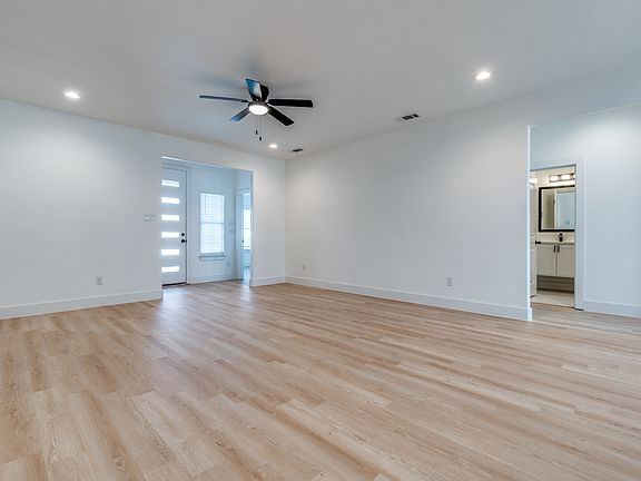 4th image of 2844 Oakdale St