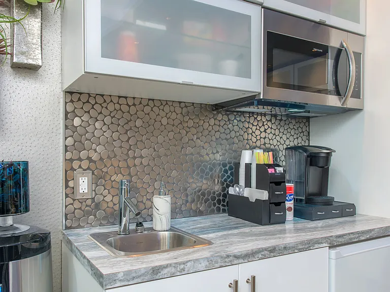 Kickstart your day with a complimentary cup of joe in our welcoming leasing office. It's just one more way we make life at Beacon Square a real perk!