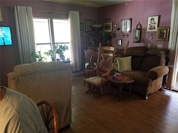 4th image of 202 W Pampas Grass Ct