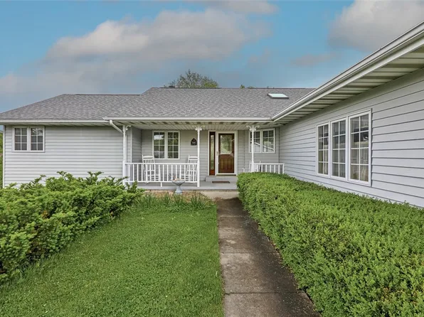 1510 Edgewood Dr, Pella, IA 50219
