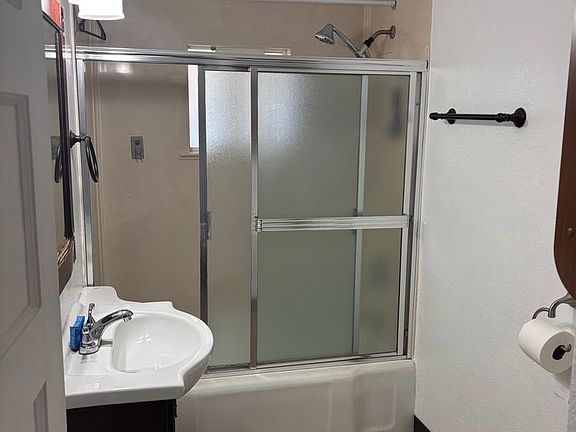 3rd image of 856 Taber Ave