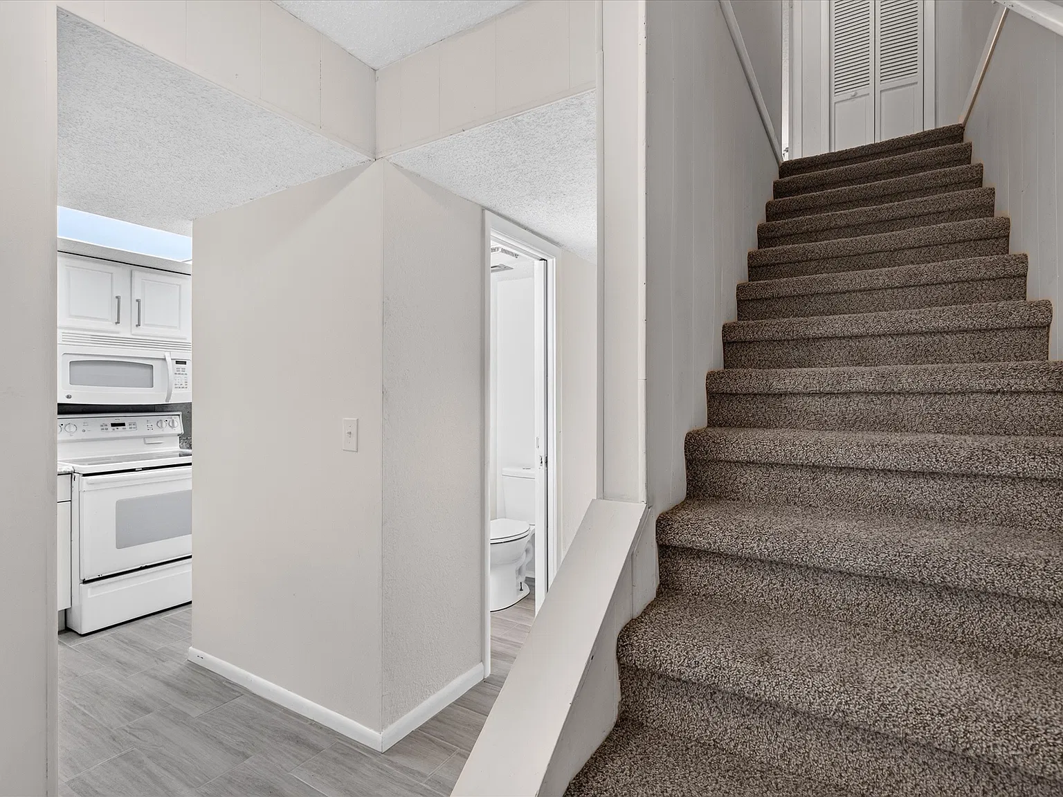 2 bed, 1.5 bath, 1072 sqft, $1,700 — Photo 3