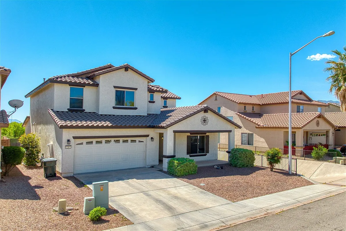 Building Photo - 1387 Paso Robles Ave
