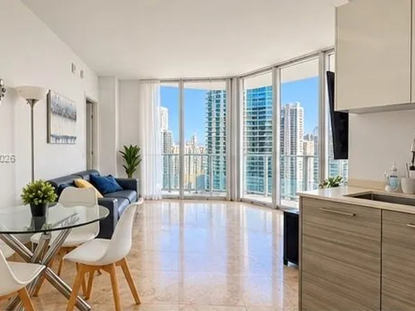 1300 Brickell Bay Dr APT 3007, Miami, FL 33131