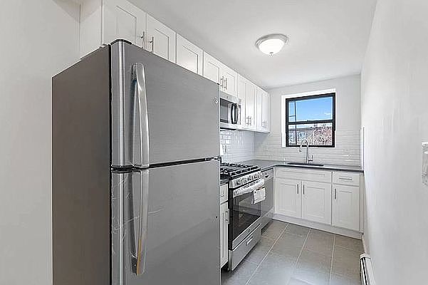 1st image of 6 Roosevelt Pl #3