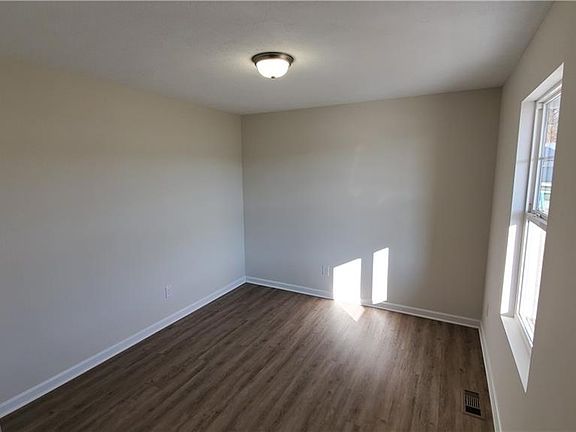 4th image of NULL-SL24 Conneaut Light Dr