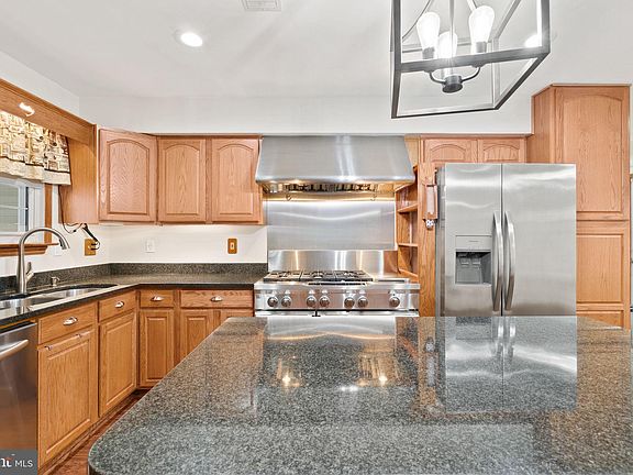 5th image of 5628 Reardon Ln