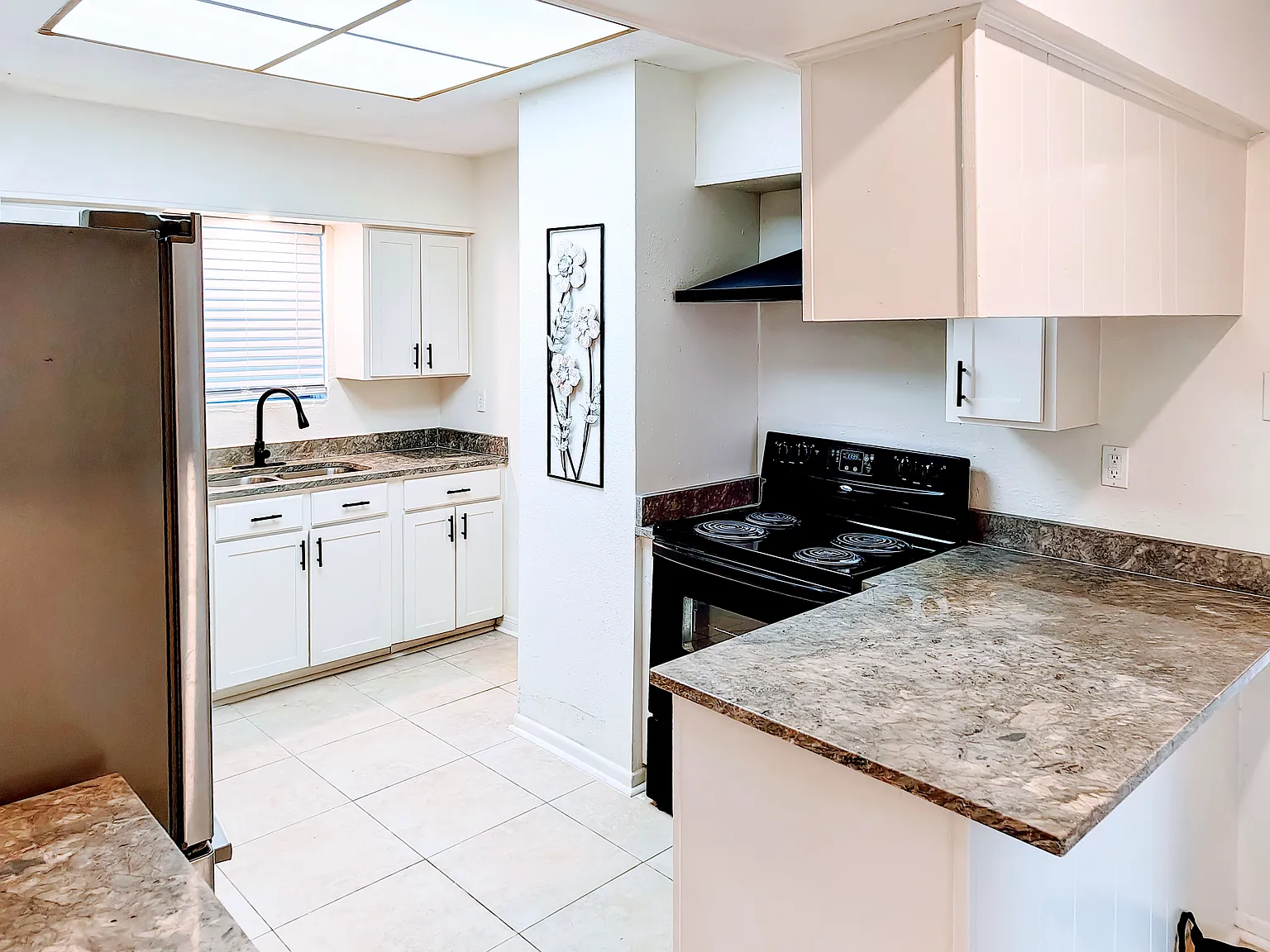 4 bed, 2.0 bath, 1862 sqft, $706 — Photo 2