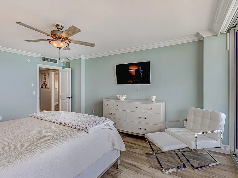 400 Beach Rd #702 — Photo 27