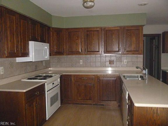 5th image of 14 Willis Ct