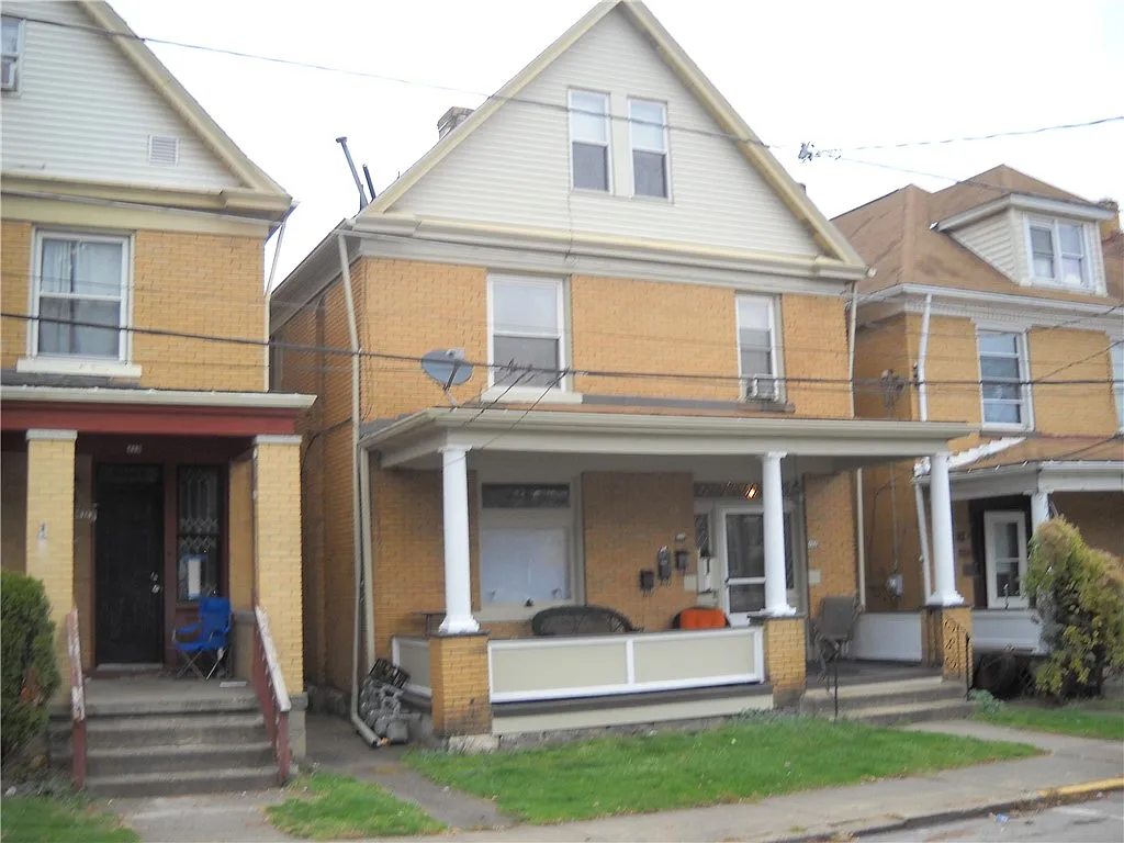 420 Robinson St photo 1