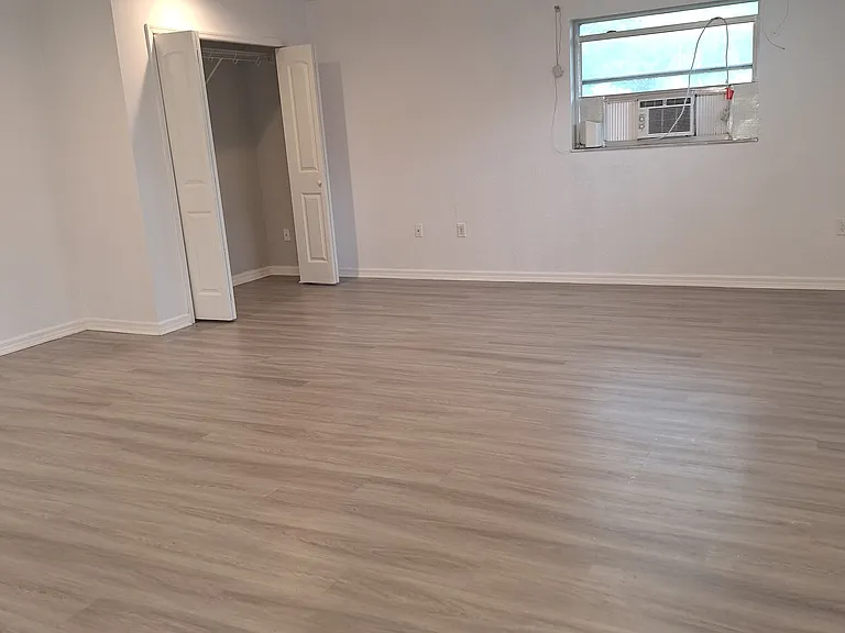 1002 N New Hampshire Ave #1 — Photo 2