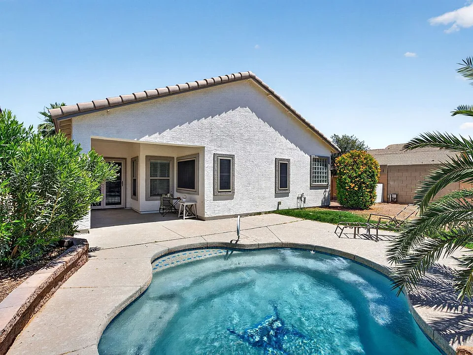 697 W Oak Tree Ln