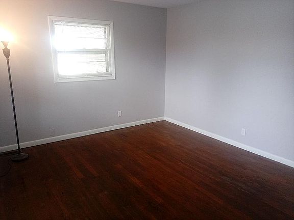 2nd image of 104 Poplar Hill Ext